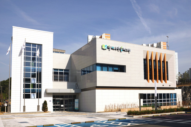 도심 속 지식의 숲, 화성시 왕배푸른숲도서관 개관