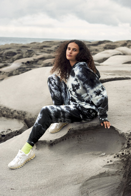 룰루레몬, 얼스 다이 컬렉션 출시한다.