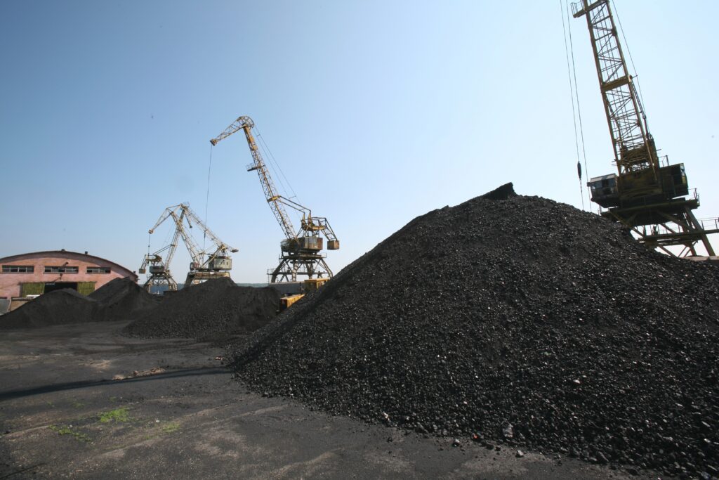 철광석, 중국의 탄가 상한제로 가격 하락