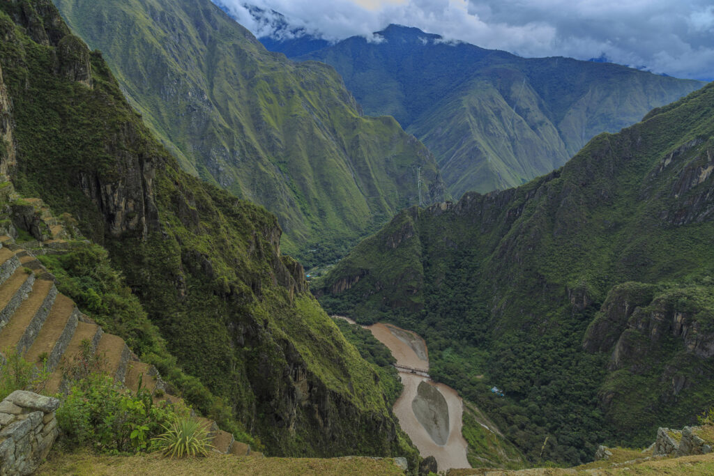 페루 Las Bambas 동 광산, 지역민들의 도로 봉쇄 시위 위기 직면