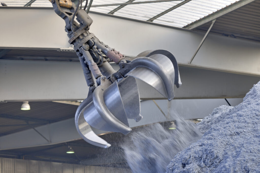 LME 창고, 러시아산 알루미늄 기피로 인도·중국산 부족